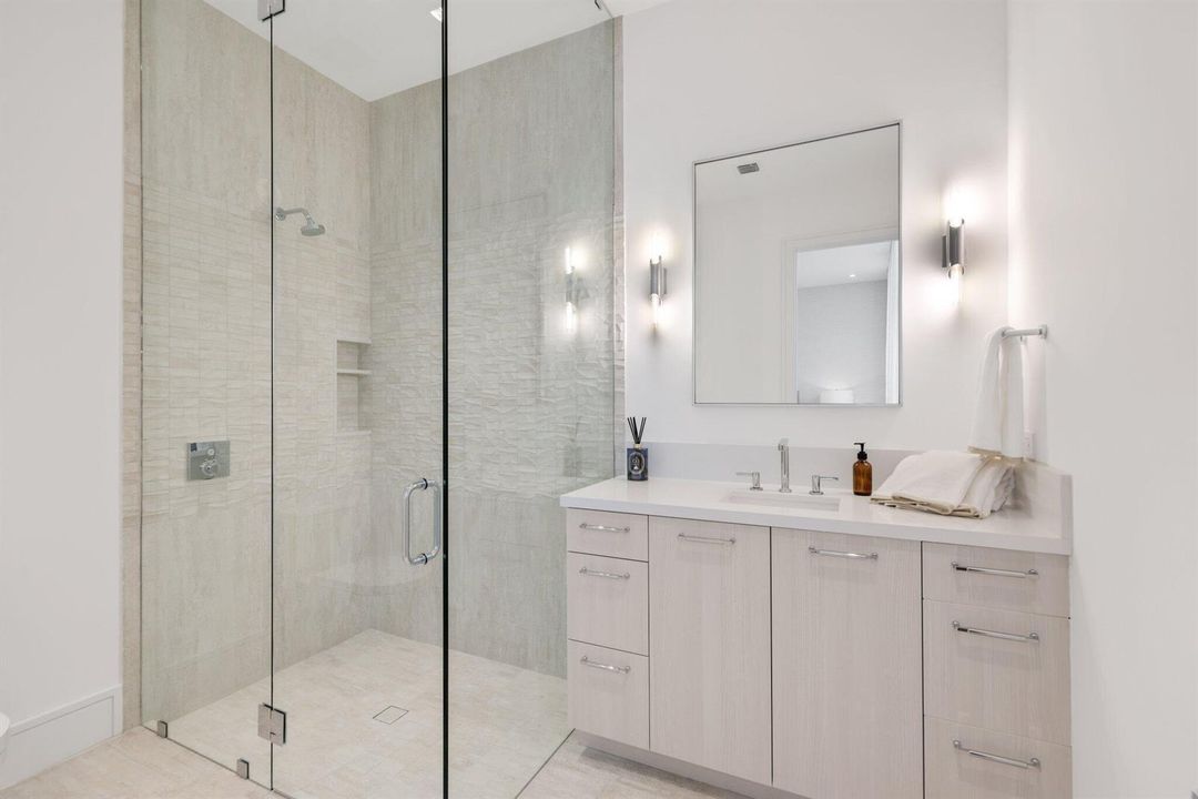 bathroom 2 ensuite