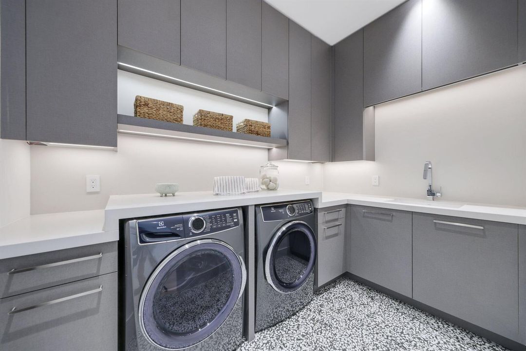 laundry up