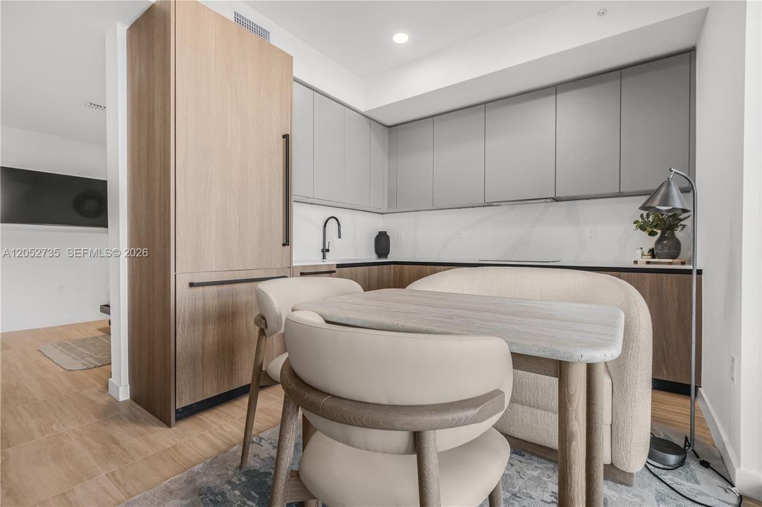 For Sale: $850,000 (1 beds, 1 baths, 435 Square Feet)