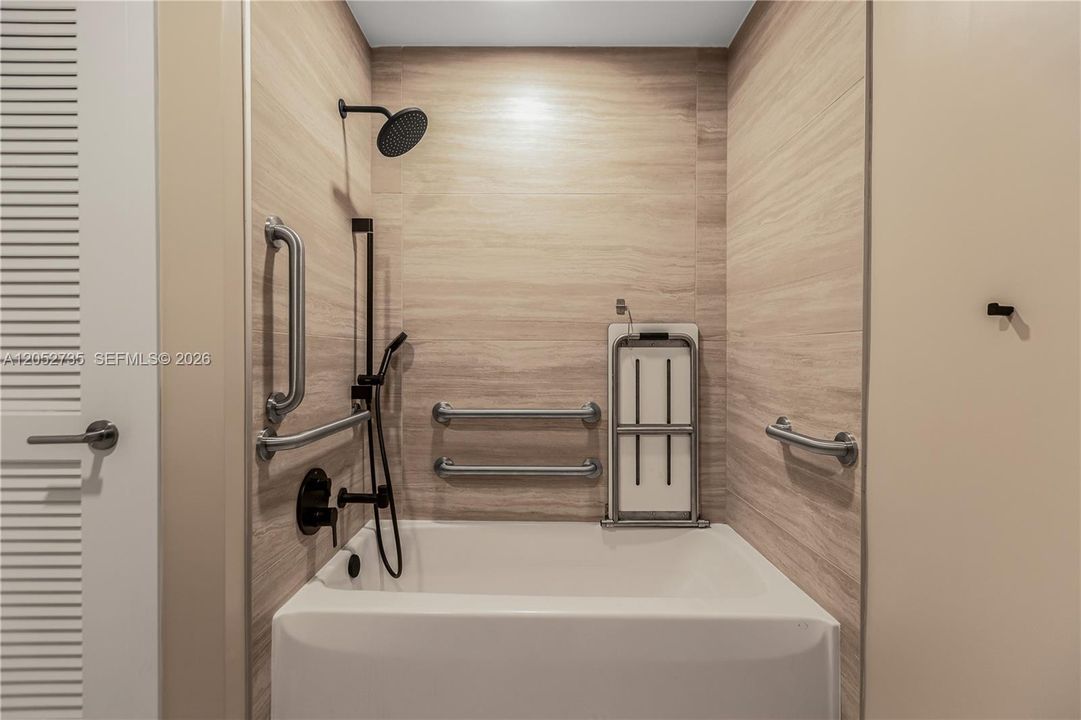For Sale: $850,000 (1 beds, 1 baths, 435 Square Feet)