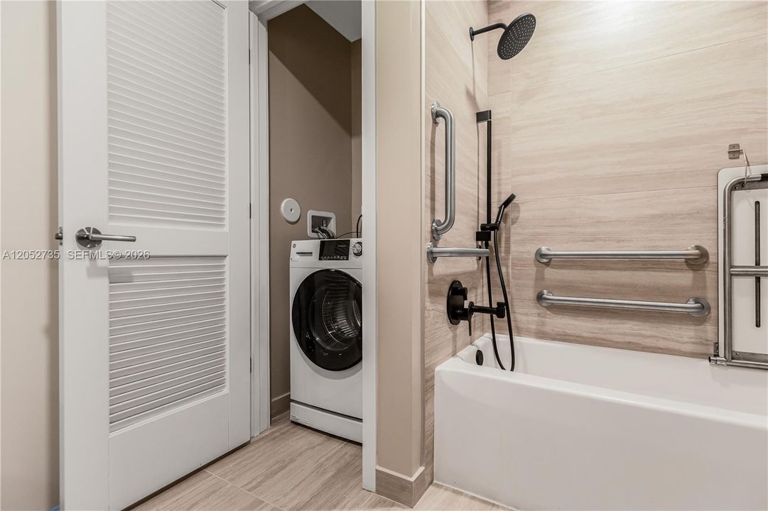 For Sale: $850,000 (1 beds, 1 baths, 435 Square Feet)