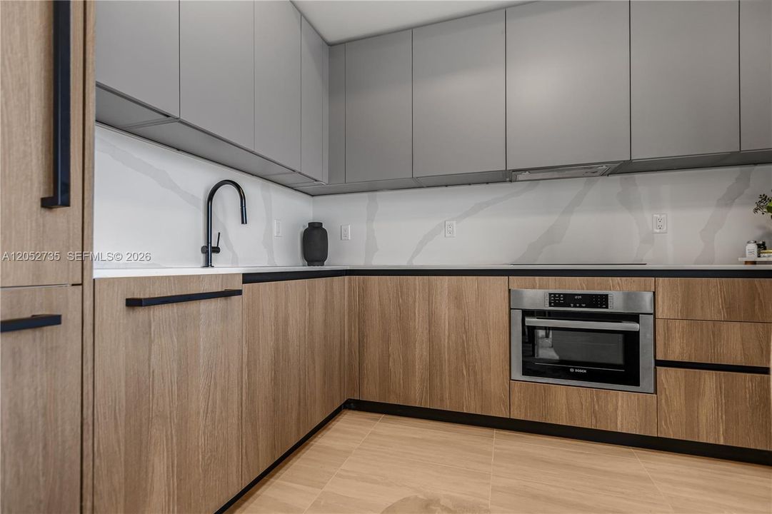 For Sale: $850,000 (1 beds, 1 baths, 435 Square Feet)