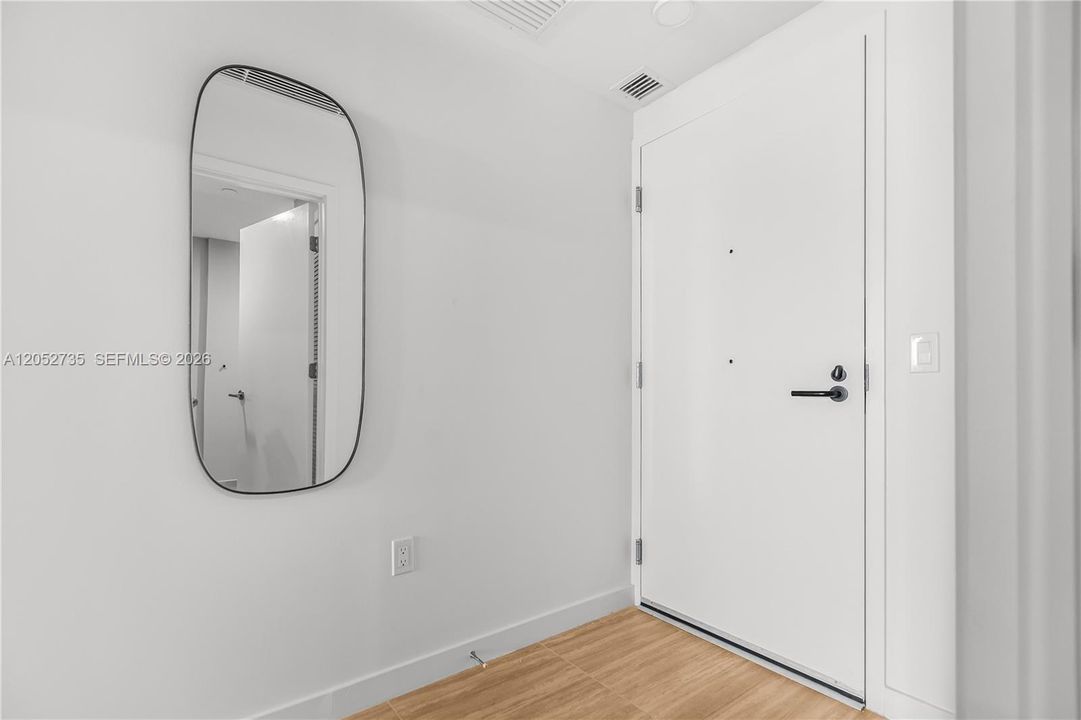 For Sale: $850,000 (1 beds, 1 baths, 435 Square Feet)