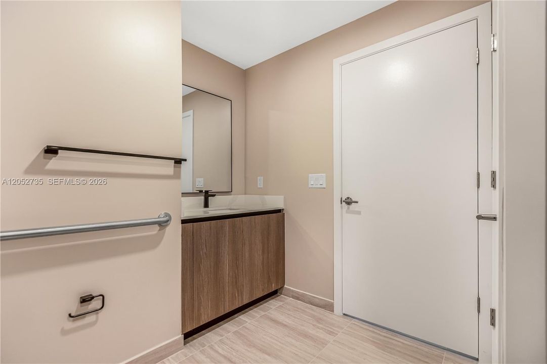 For Sale: $850,000 (1 beds, 1 baths, 435 Square Feet)