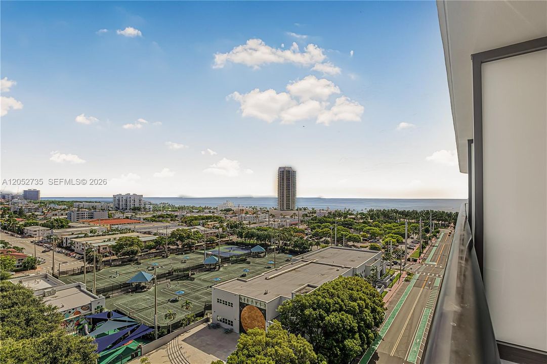 For Sale: $850,000 (1 beds, 1 baths, 435 Square Feet)