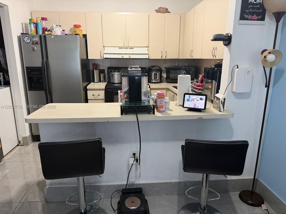 For Rent: $2,400 (2 beds, 2 baths, 856 Square Feet)