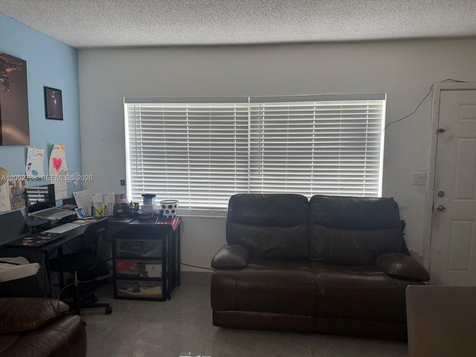 For Rent: $2,400 (2 beds, 2 baths, 856 Square Feet)