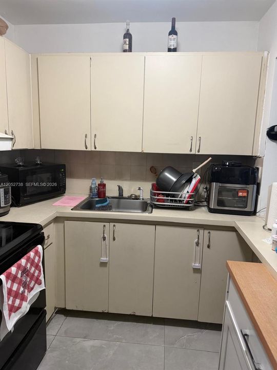 For Rent: $2,400 (2 beds, 2 baths, 856 Square Feet)