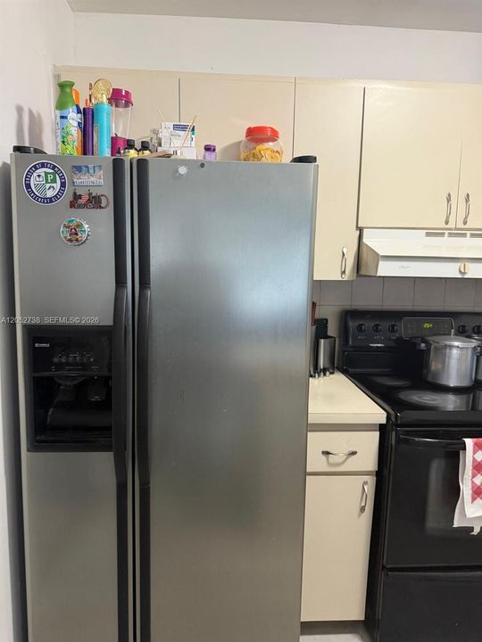 For Rent: $2,400 (2 beds, 2 baths, 856 Square Feet)