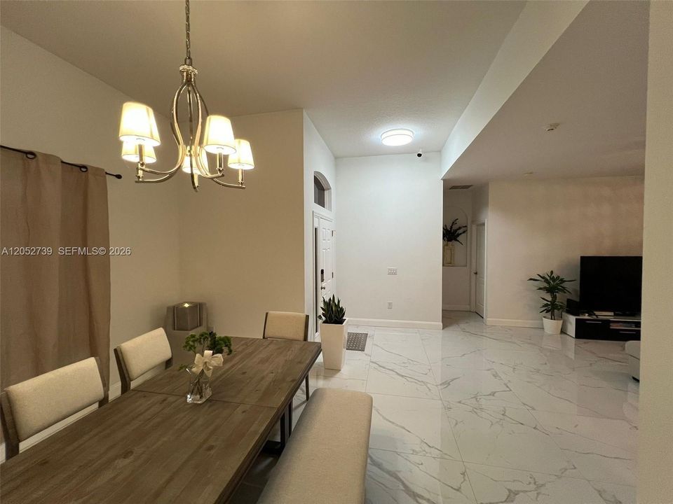 En Renta: $2,400 (3 camas, 2 baños, 1757 Pies cuadrados)