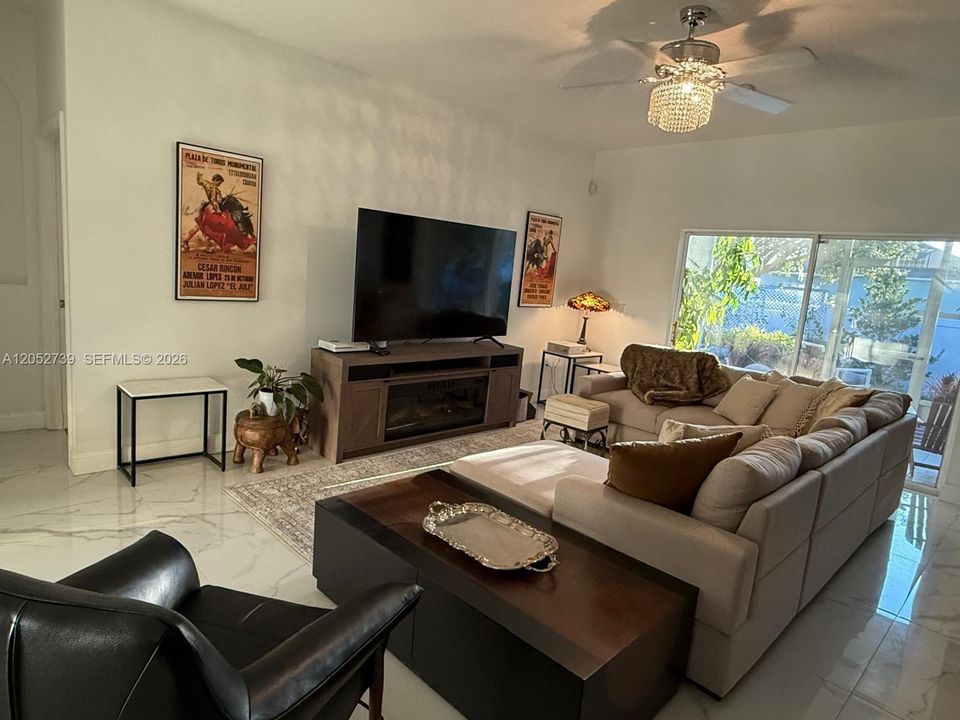 En Renta: $2,400 (3 camas, 2 baños, 1757 Pies cuadrados)