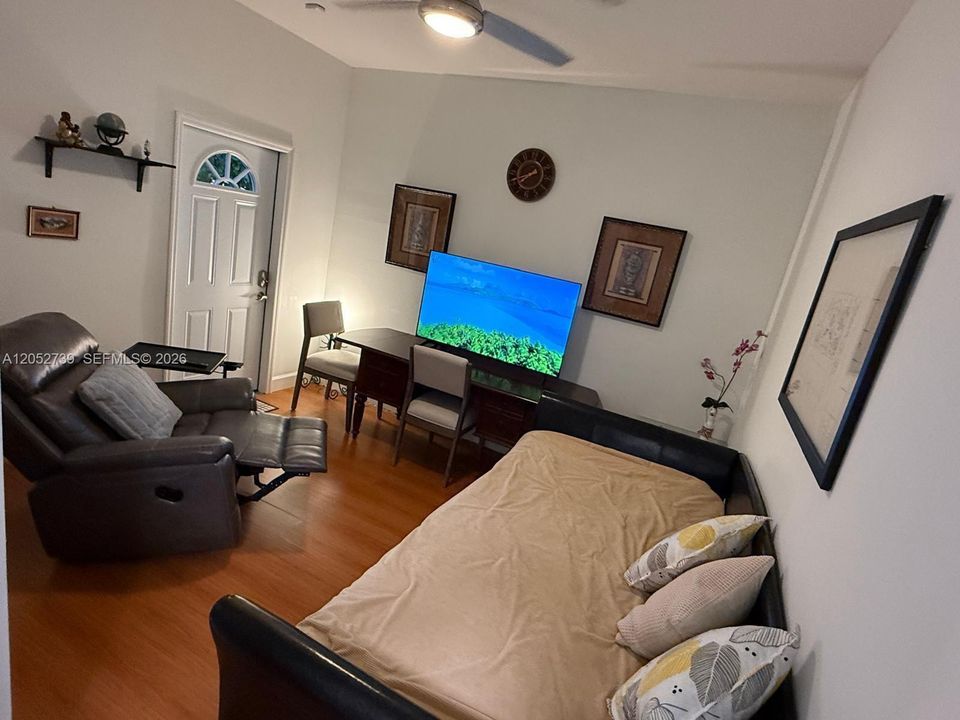 En Renta: $2,400 (3 camas, 2 baños, 1757 Pies cuadrados)