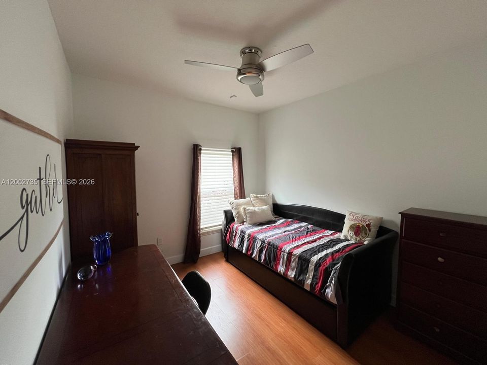 En Renta: $2,400 (3 camas, 2 baños, 1757 Pies cuadrados)