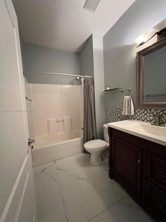 En Renta: $2,400 (3 camas, 2 baños, 1757 Pies cuadrados)