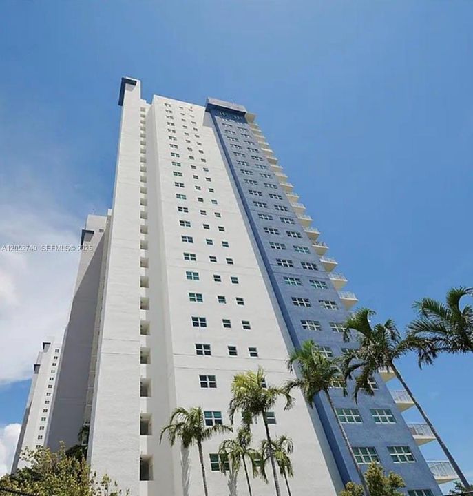 For Sale: $359,000 (2 beds, 2 baths, 1758 Square Feet)