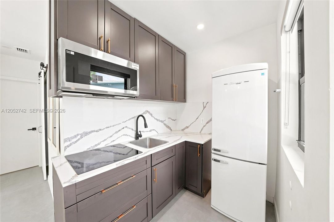 For Rent: $2,490 (3 beds, 1 baths, 2356 Square Feet)