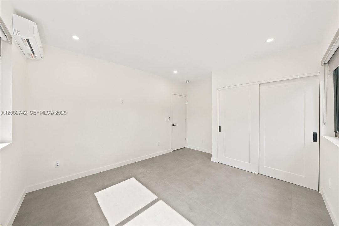 For Rent: $2,490 (3 beds, 1 baths, 2356 Square Feet)