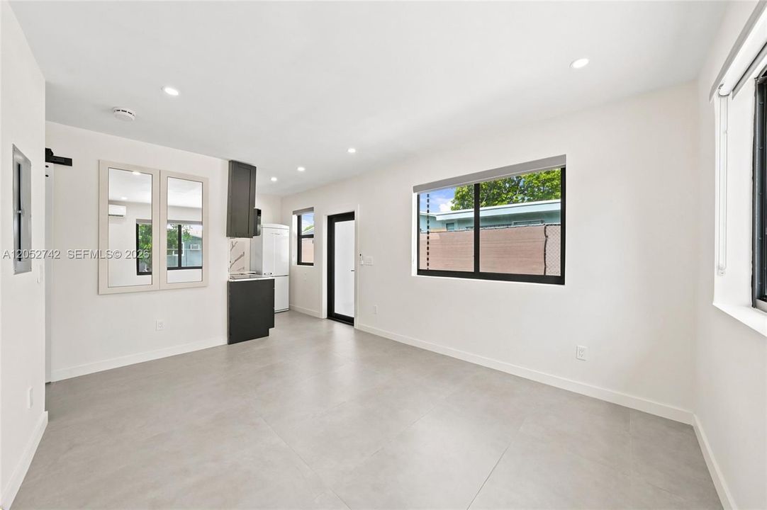 For Rent: $2,490 (3 beds, 1 baths, 2356 Square Feet)