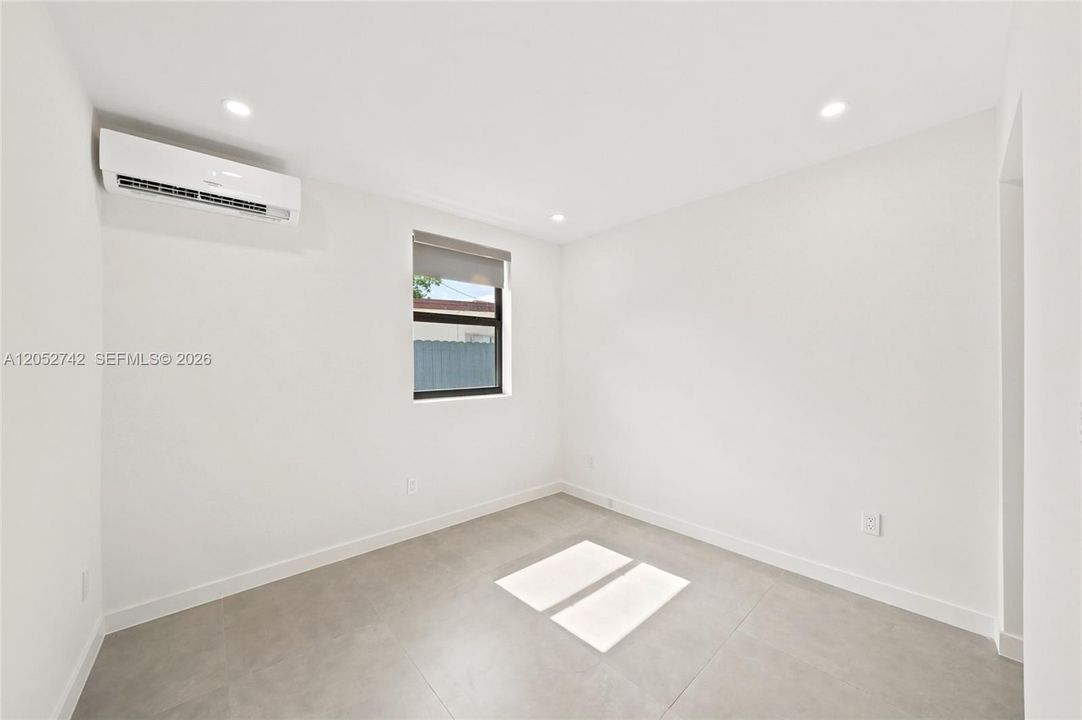 For Rent: $2,490 (3 beds, 1 baths, 2356 Square Feet)