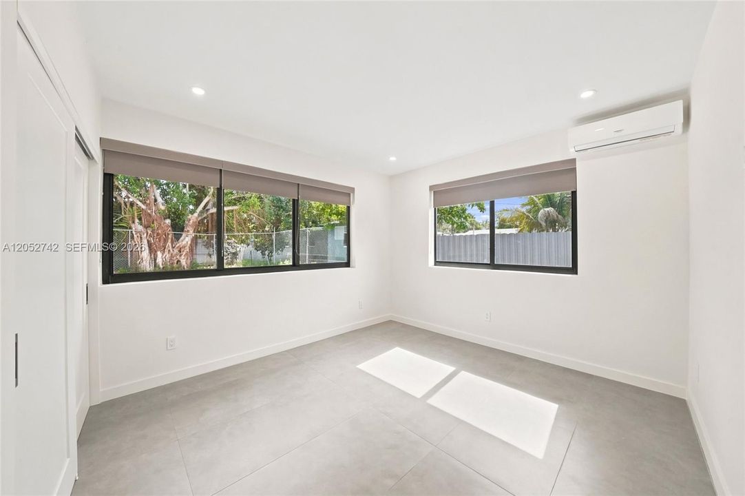 For Rent: $2,490 (3 beds, 1 baths, 2356 Square Feet)