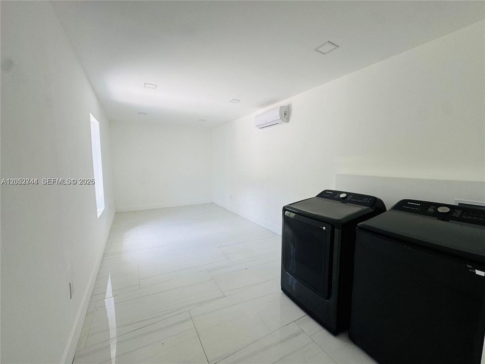 For Rent: $4,500 (4 beds, 2 baths, 1378 Square Feet)