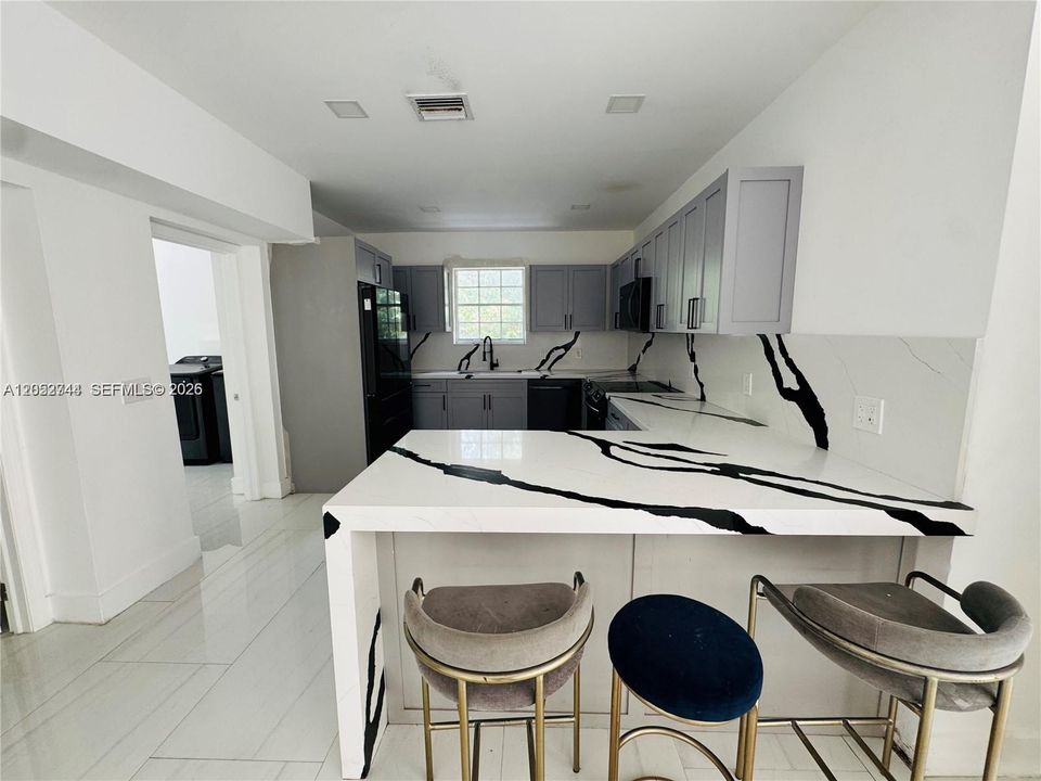 For Rent: $4,500 (4 beds, 2 baths, 1378 Square Feet)