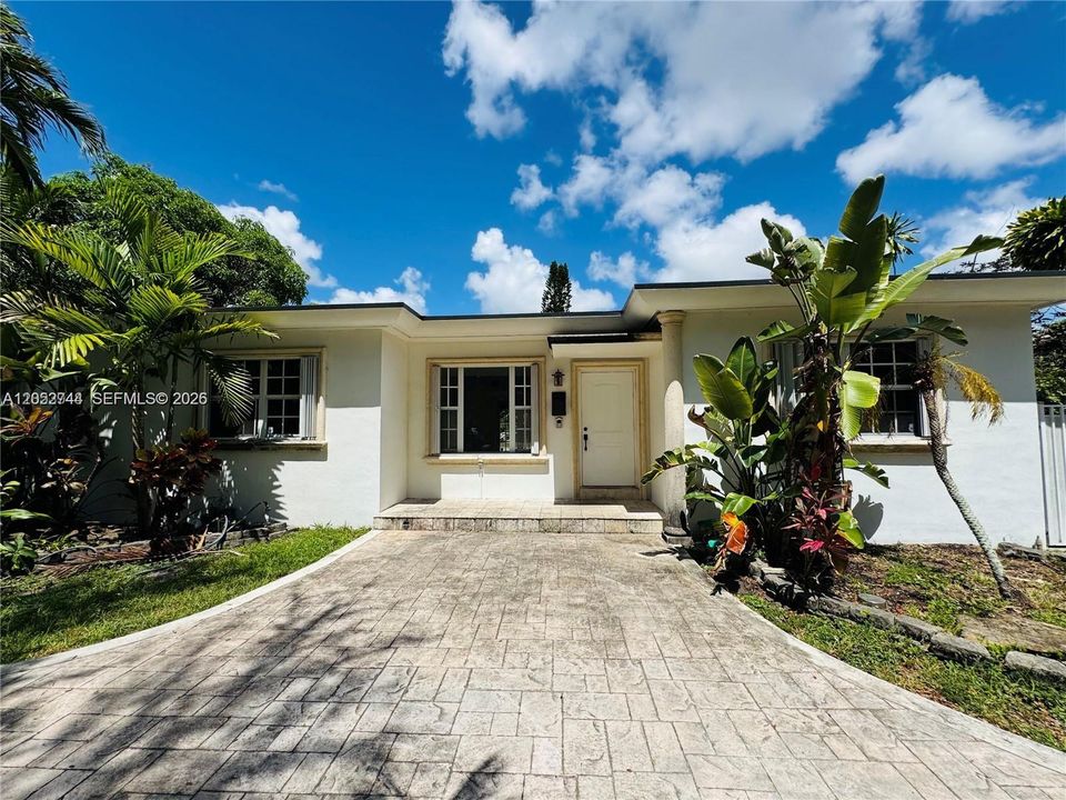 For Rent: $4,500 (4 beds, 2 baths, 1378 Square Feet)