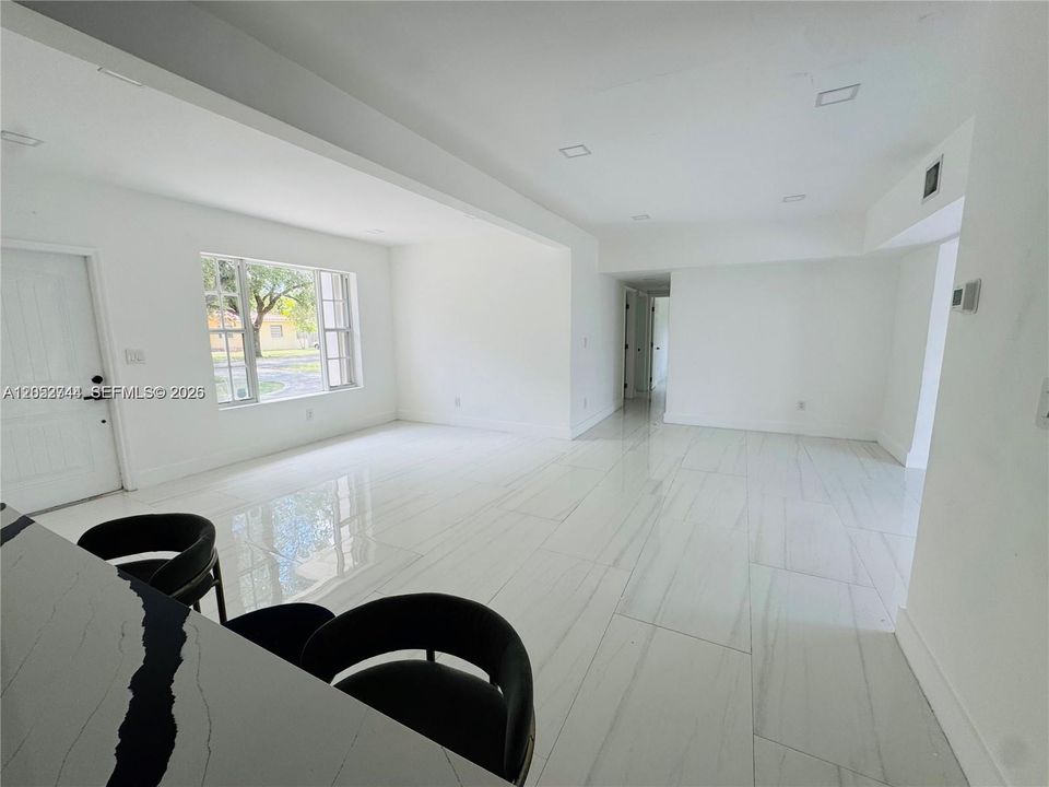 For Rent: $4,500 (4 beds, 2 baths, 1378 Square Feet)
