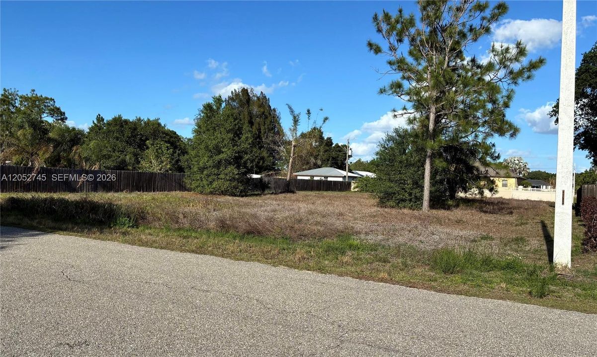 На продажу: $38,000 (0.50 acres)
