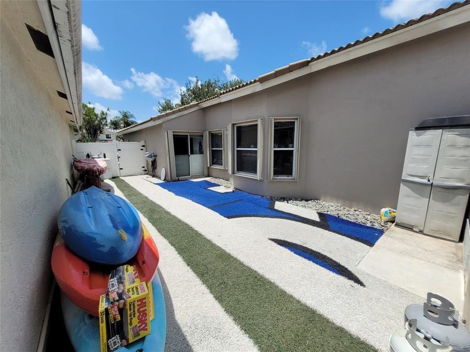 Side yard/fenced in astro turf