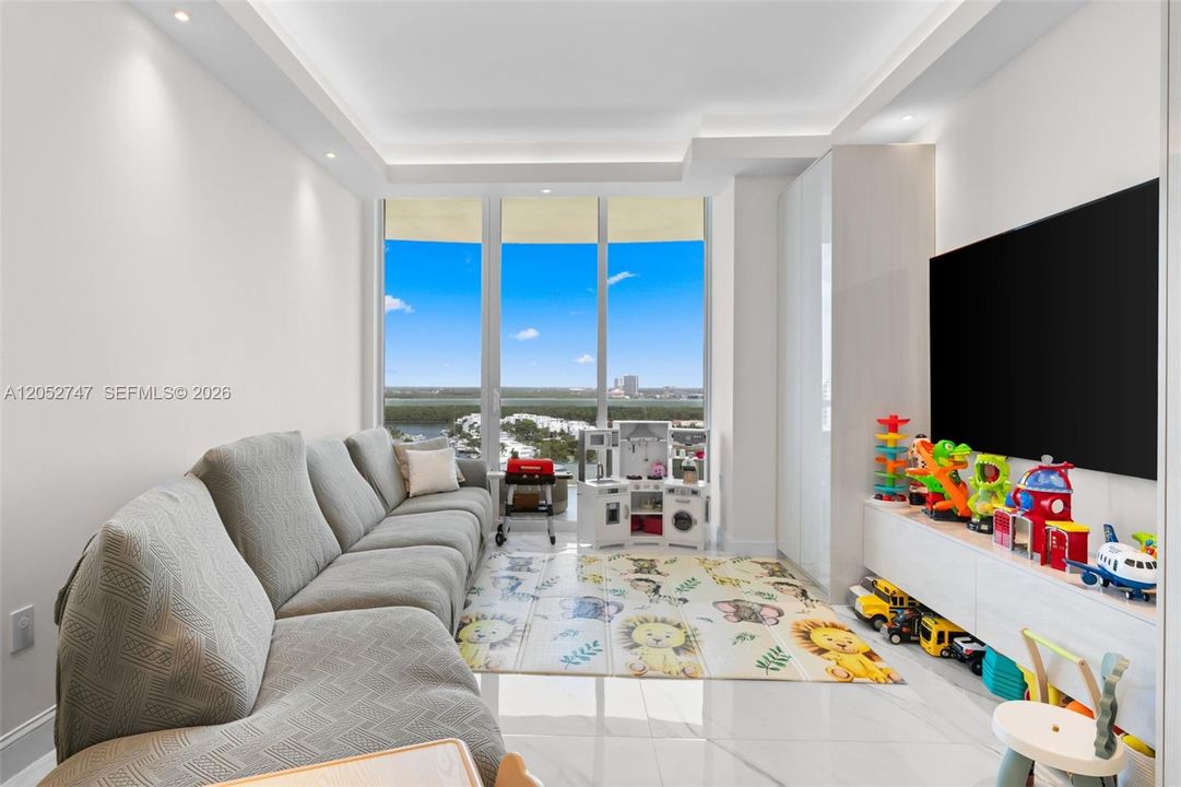 For Sale: $4,699,000 (3 beds, 5 baths, 3480 Square Feet)
