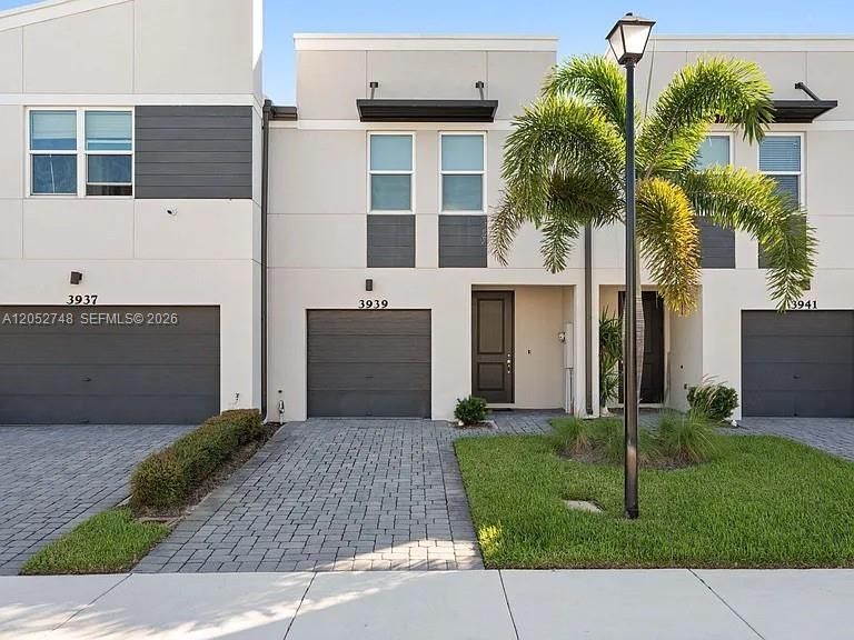 For Rent: $2,699 (3 beds, 2 baths, 1475 Square Feet)
