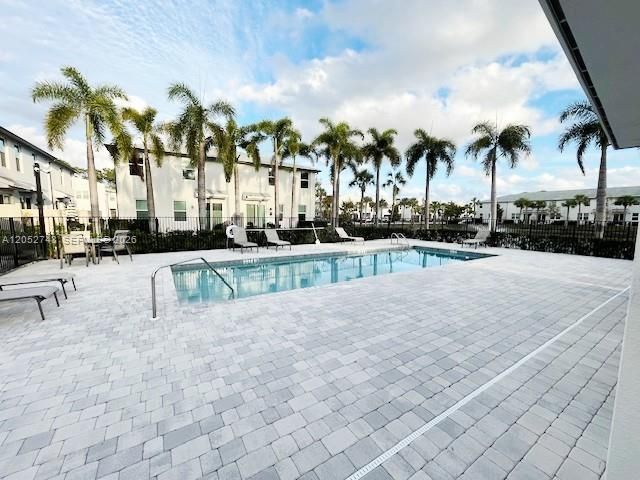 For Rent: $2,699 (3 beds, 2 baths, 1475 Square Feet)