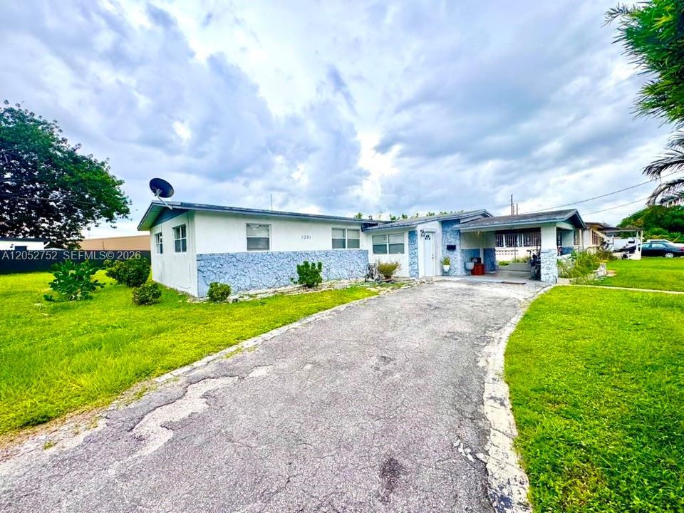 For Sale: $398,000 (3 beds, 2 baths, 1429 Square Feet)