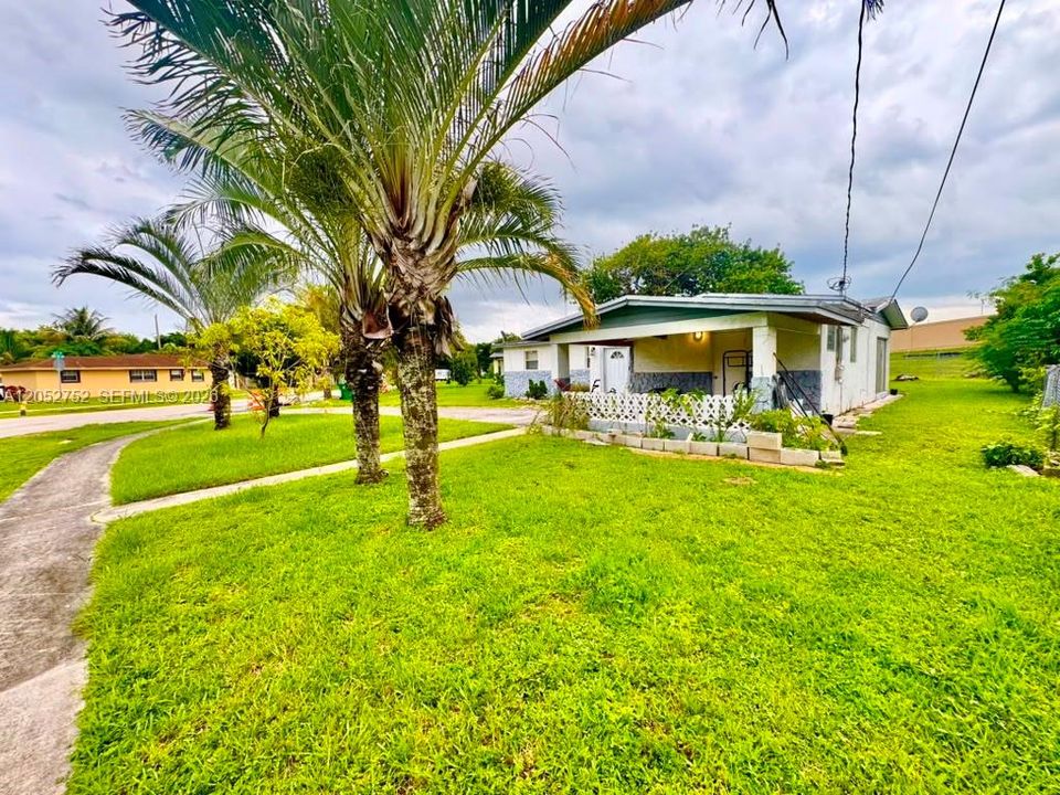 For Sale: $398,000 (3 beds, 2 baths, 1429 Square Feet)