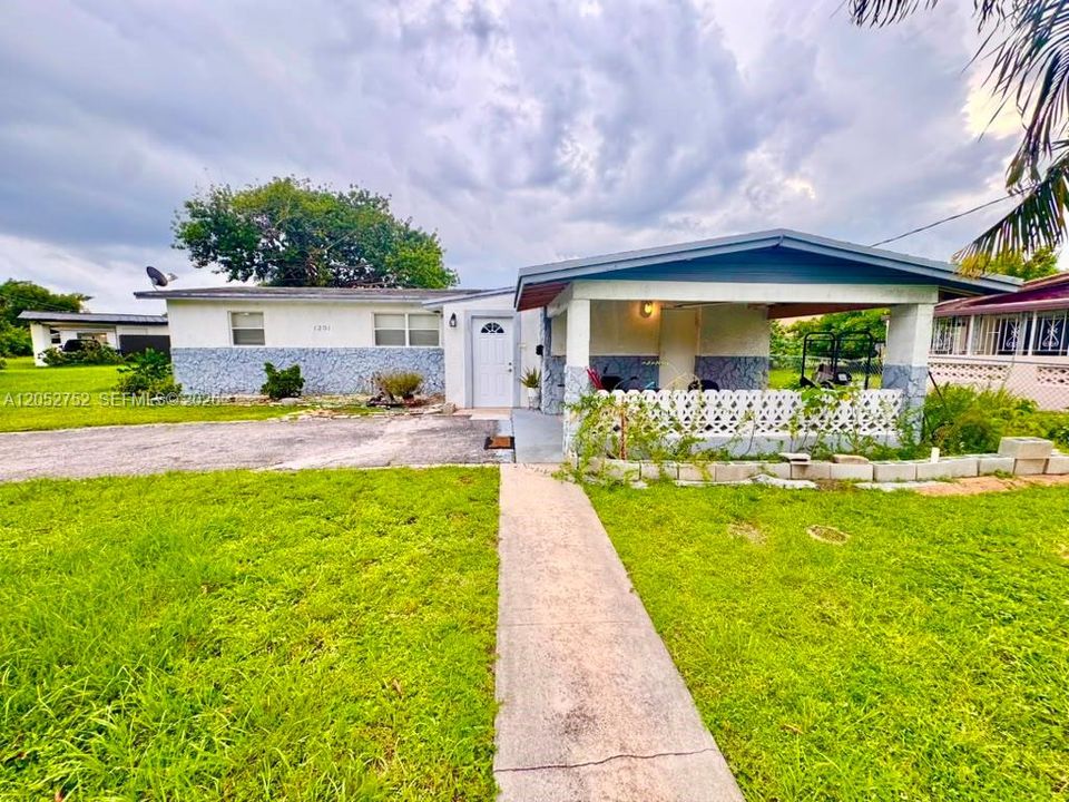 For Sale: $398,000 (3 beds, 2 baths, 1429 Square Feet)