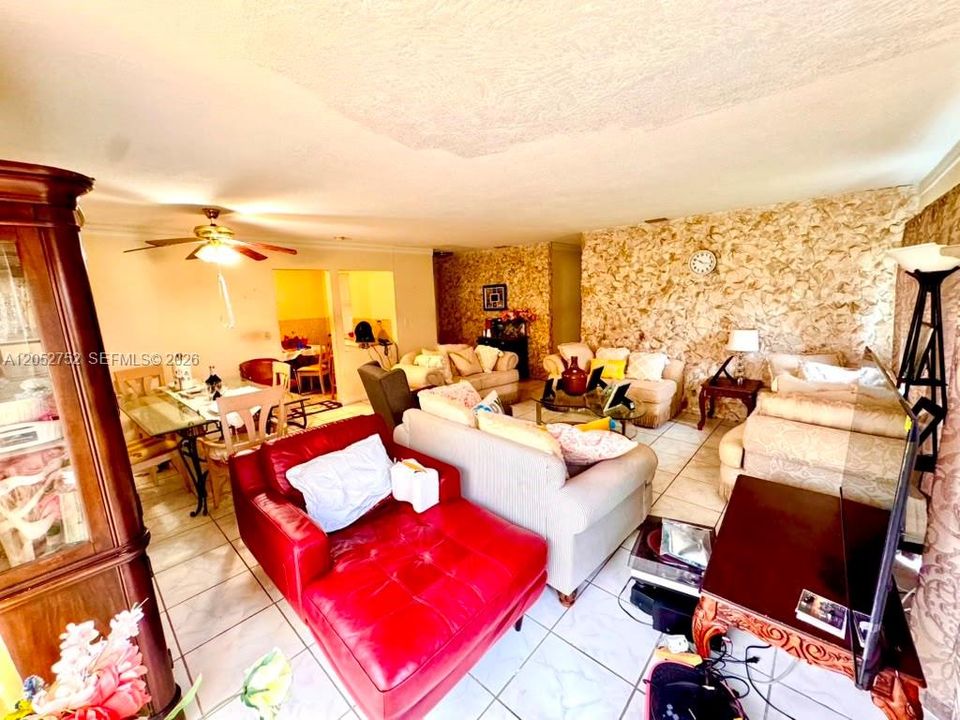For Sale: $398,000 (3 beds, 2 baths, 1429 Square Feet)
