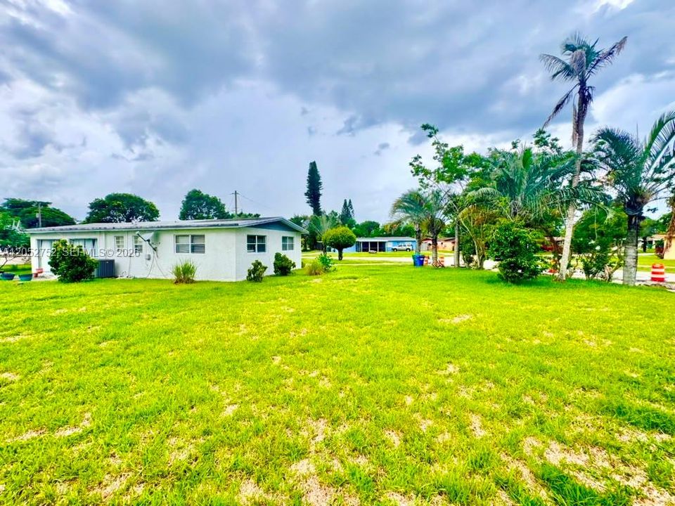For Sale: $398,000 (3 beds, 2 baths, 1429 Square Feet)
