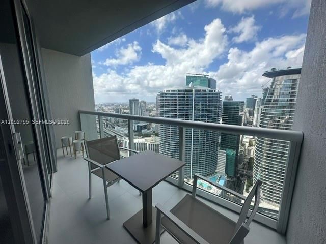 For Rent: $3,150 (0 beds, 1 baths, 598 Square Feet)