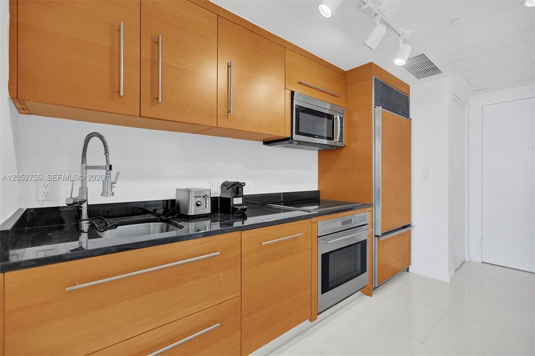 For Rent: $3,150 (0 beds, 1 baths, 598 Square Feet)