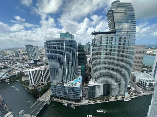 For Rent: $3,150 (0 beds, 1 baths, 598 Square Feet)