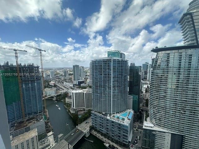 For Rent: $3,150 (0 beds, 1 baths, 598 Square Feet)