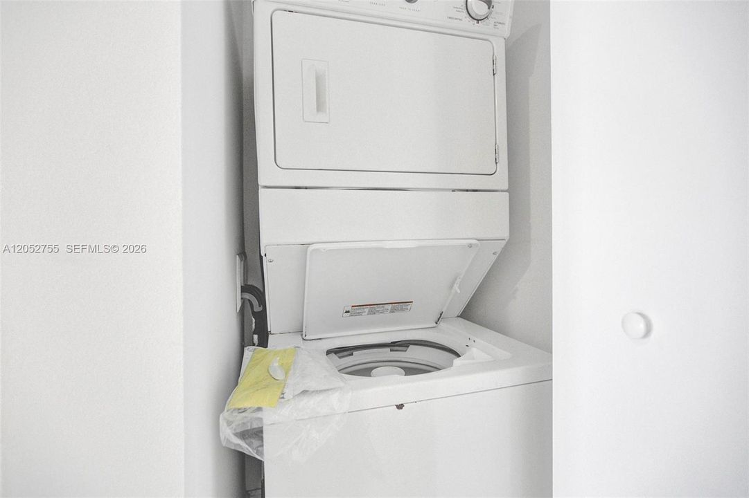 For Rent: $3,150 (0 beds, 1 baths, 598 Square Feet)