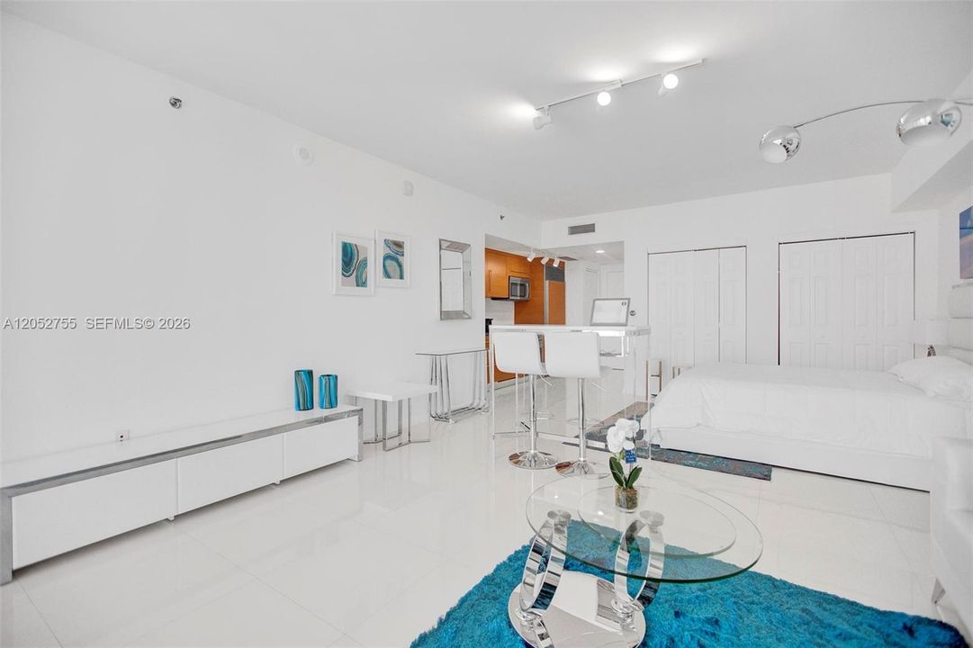 For Rent: $3,150 (0 beds, 1 baths, 598 Square Feet)