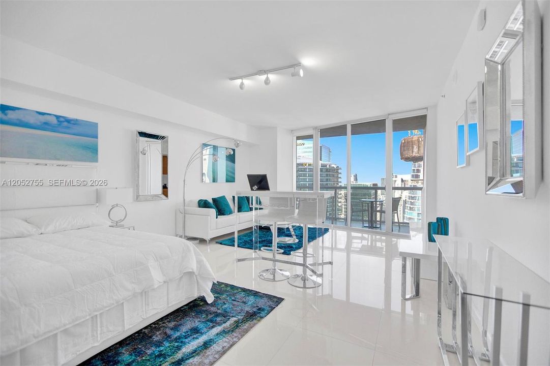 For Rent: $3,150 (0 beds, 1 baths, 598 Square Feet)