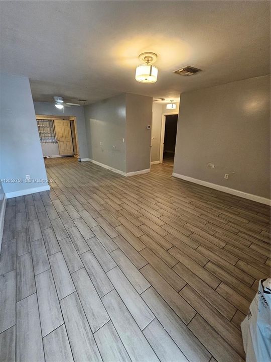 En Venta: $369,000 (3 camas, 3 baños, 1432 Pies cuadrados)