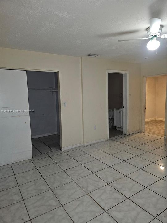 En Venta: $369,000 (3 camas, 3 baños, 1432 Pies cuadrados)