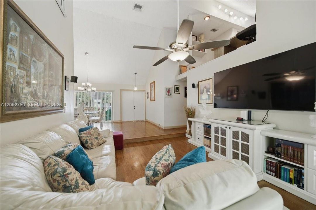 For Sale: $549,999 (3 beds, 2 baths, 1343 Square Feet)