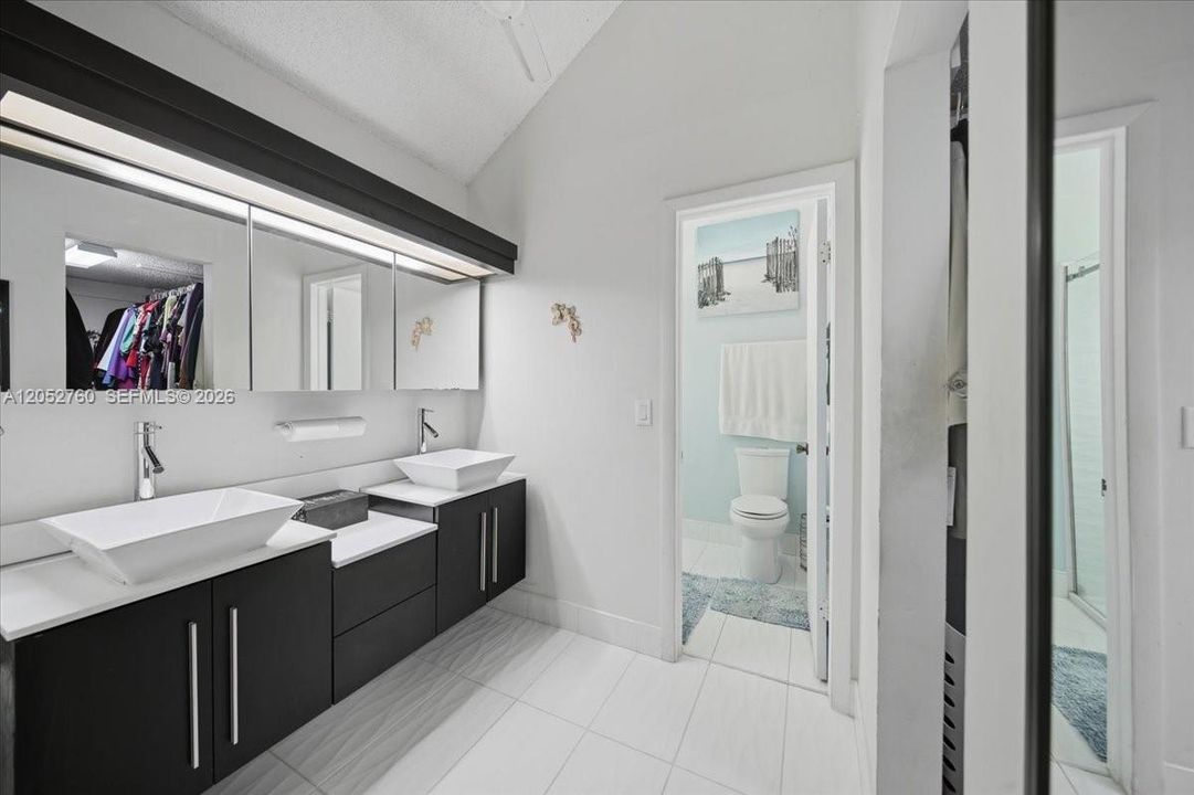 For Sale: $549,999 (3 beds, 2 baths, 1343 Square Feet)