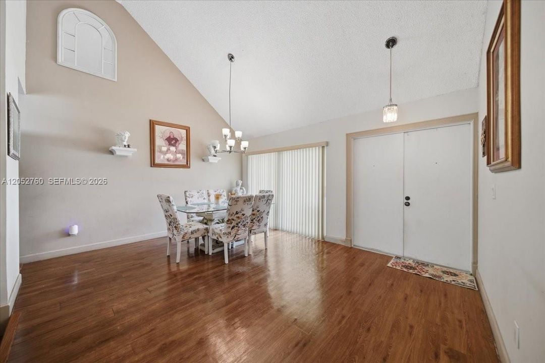 For Sale: $549,999 (3 beds, 2 baths, 1343 Square Feet)